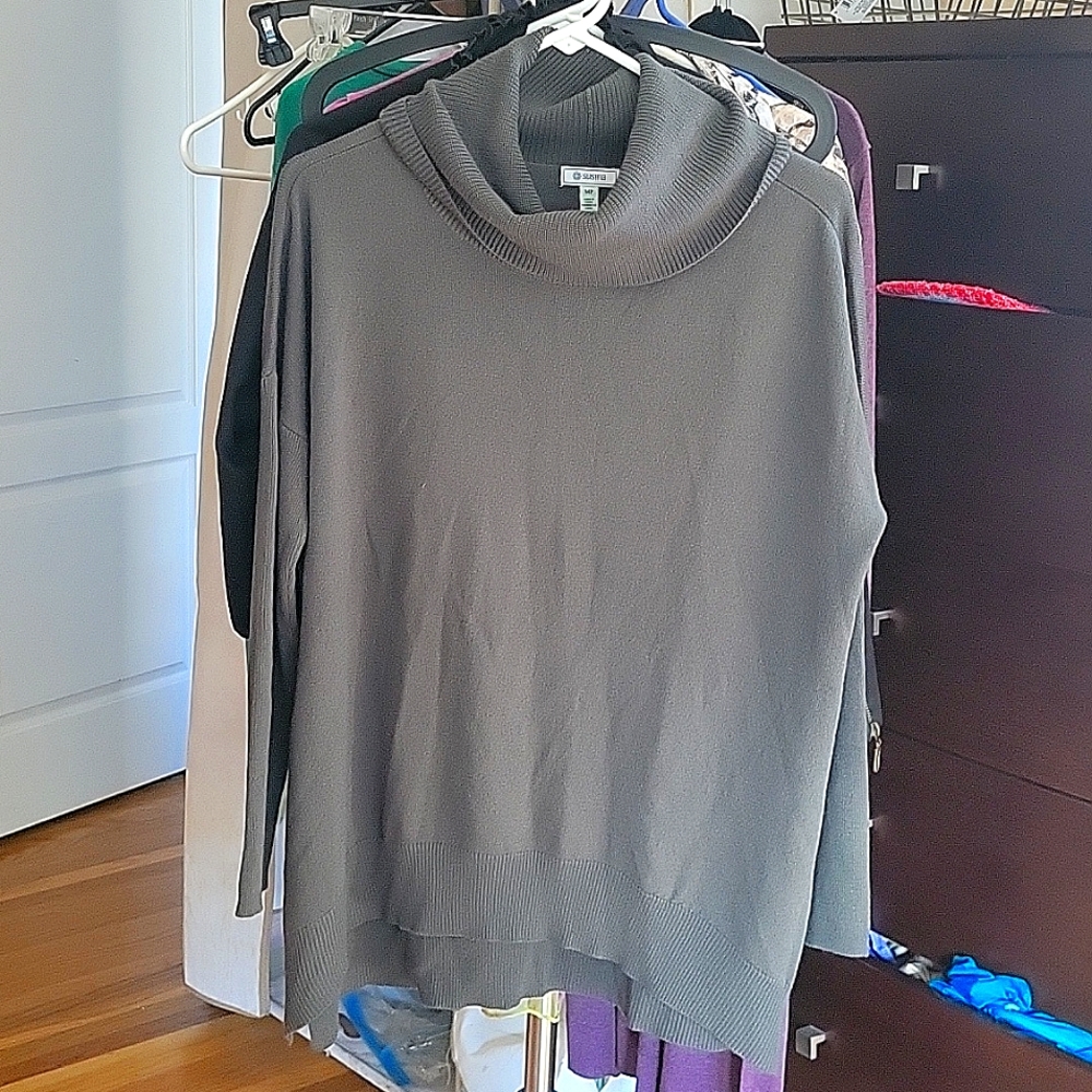 Susina cowl neck tunic sweater hi-low hem pm large